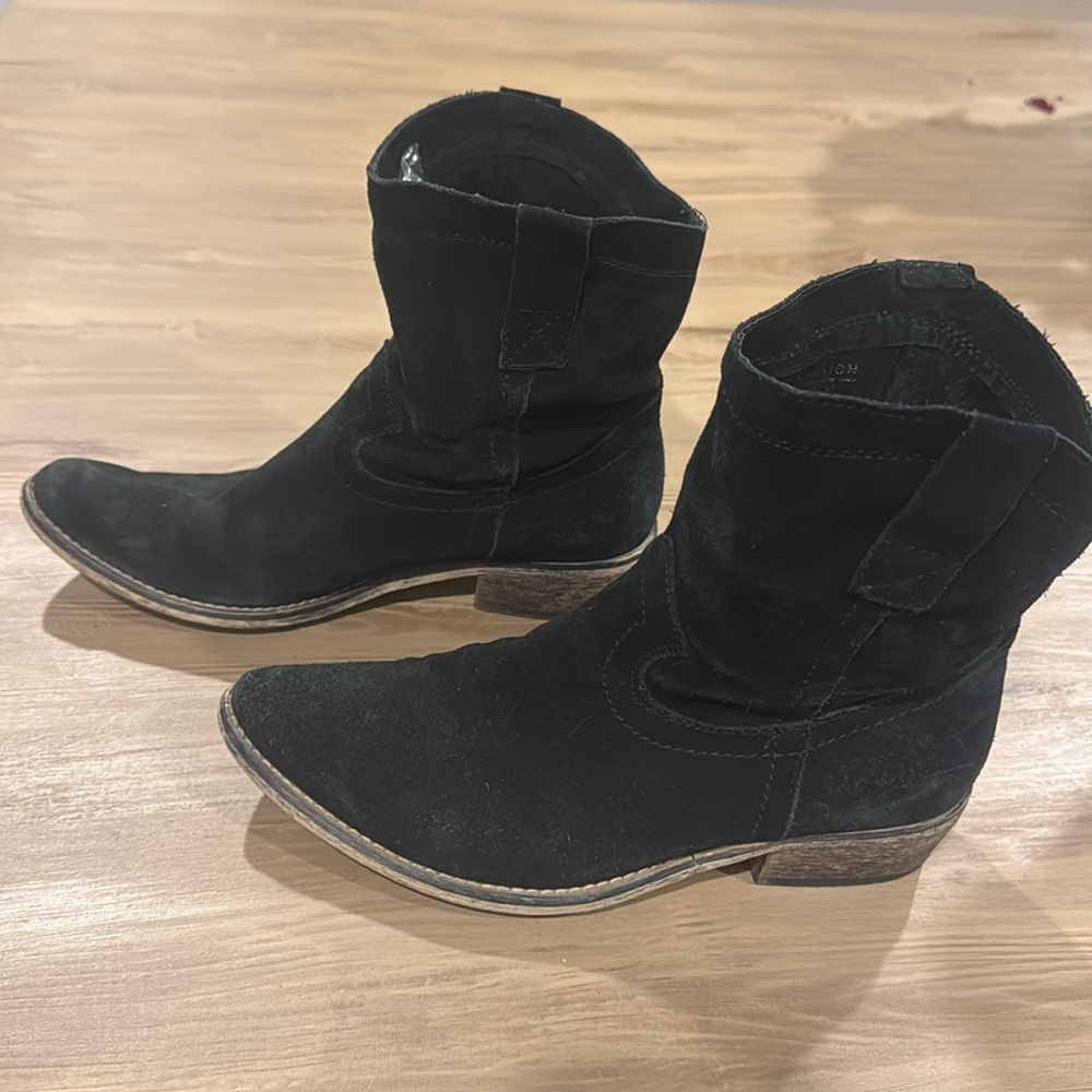Black western cowboy booties size 7 real suede